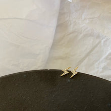 Carregar imagem no visualizador da galeria, Brincos Cristal Relâmpago Feminino