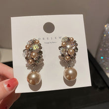 Carregar imagem no visualizador da galeria, Brincos floral pérola Luxo