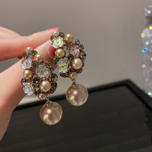 Carregar imagem no visualizador da galeria, Brincos floral pérola Luxo