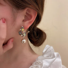 Carregar imagem no visualizador da galeria, Brincos floral pérola Luxo