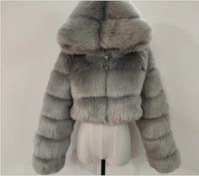 Carregar imagem no visualizador da galeria, Casaco grosso de pele sintética  com capuz macio

