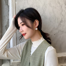 Carregar imagem no visualizador da galeria, Brincos Doces Pérolas
