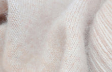 Carregar imagem no visualizador da galeria, 100% caxemira mongol tricotada à mão caxemira fio de lã caxemira tricô fio cachecol lã Yarny bebê 50 gramas
