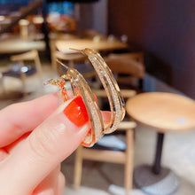 Carregar imagem no visualizador da galeria, Brincos de argola  luxuosos clássicos
