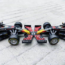 Carregar imagem no visualizador da galeria, Brinquedo Bburago 1:43 2021 F1 Red Bull Racing
