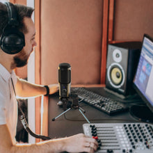 Carregar imagem no visualizador da galeria, Microfone Profissional Mic com Shock Mount
