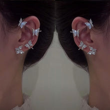 Carregar imagem no visualizador da galeria, Brincos  borboleta  brilhante
